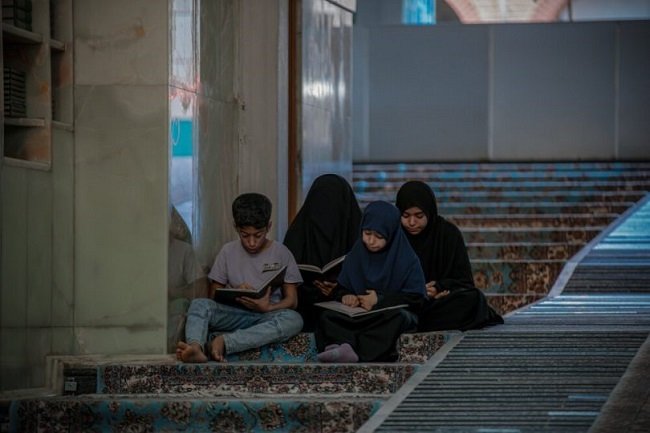 تحت عباءة الزيارة