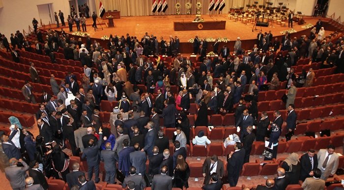 أزمة القيادة في العراق: حين خذلت النخب شعبها وارتهنت للخارج