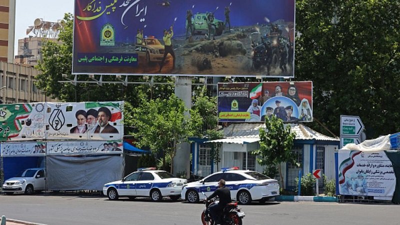 همتي ينفي دخول إيران في انهيار اقتصادي ويؤكد الاستعداد لضخ ملياري دولار في السوق