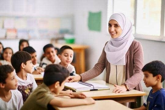 معلمة.jpg