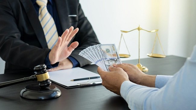 أنصفوا النزيه بمحاكمةٍ علنيةٍ للفاسد