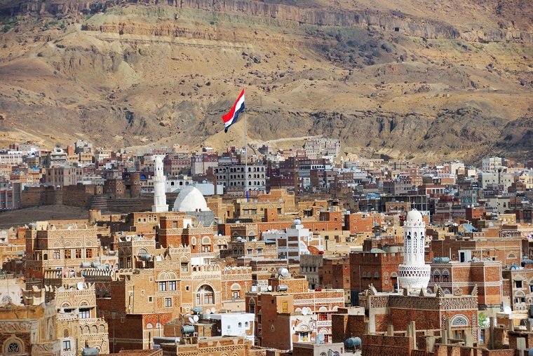 بين ساحات الوطن وفنادق الرياض: عندما ينقلب المنطق وتضطرب المفاهيم!